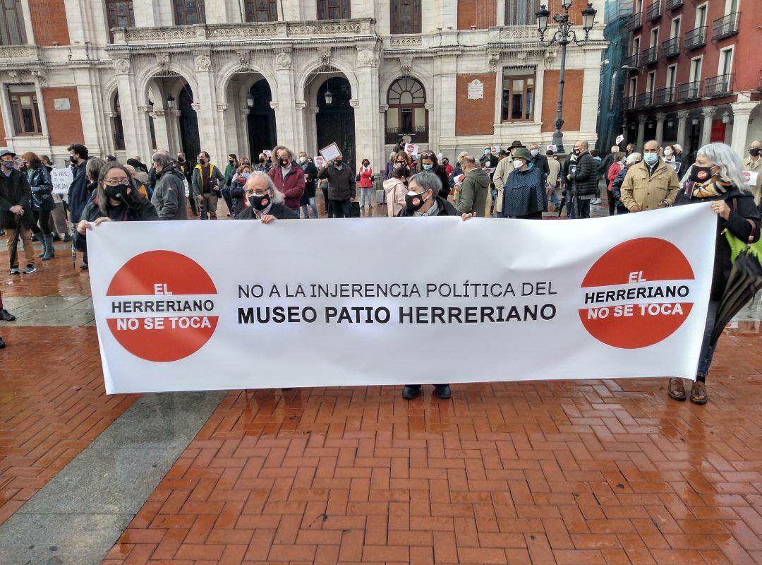 Concentración en la Plaza Mayor de Valladolid