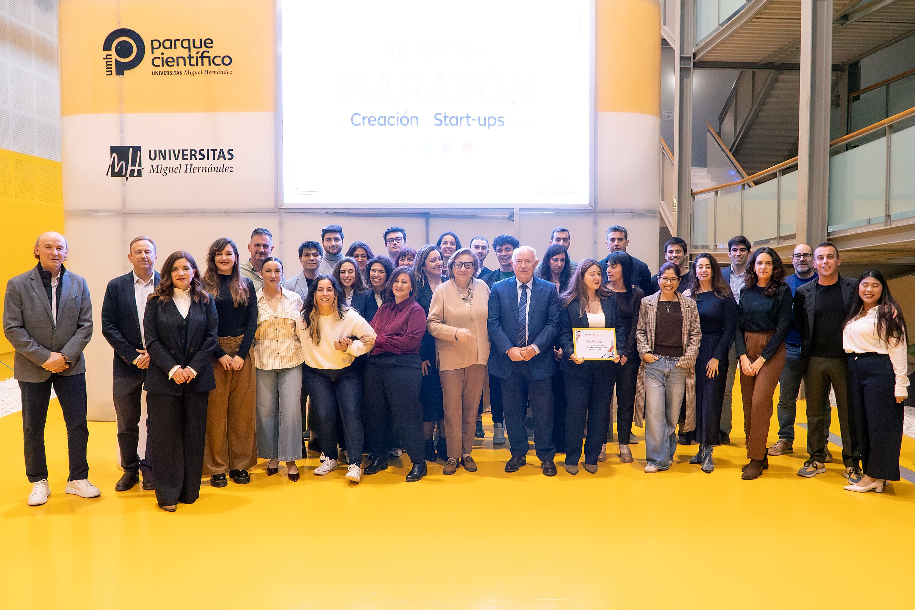 ganadores de la primera fase de la 15ª Maratón UMH, y de los programas Santander X Explorer y Emprende TFG&TFM