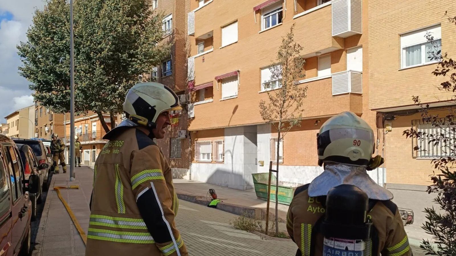 Imagen de la intervención de los Bomberos de Toledo en la fuga de gas producida en el barrio de Santa Bárbara de la capital regional