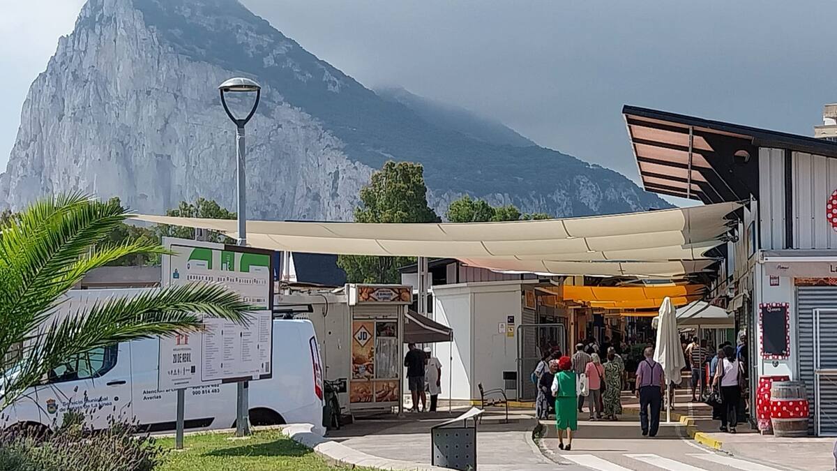 Los comerciantes del mercado de La Línea inician movilizaciones contra el ayuntamiento