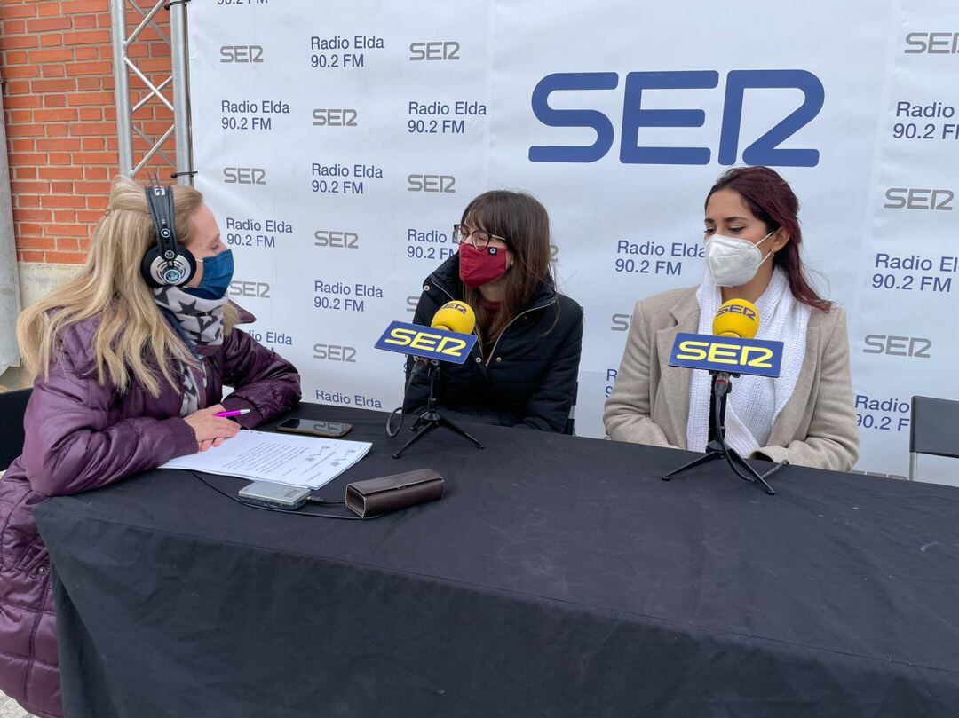 Concejala Mercados Elda, Sarah López y Bea Santos, gerente Herbolario &quot;Las Gemelas&quot;