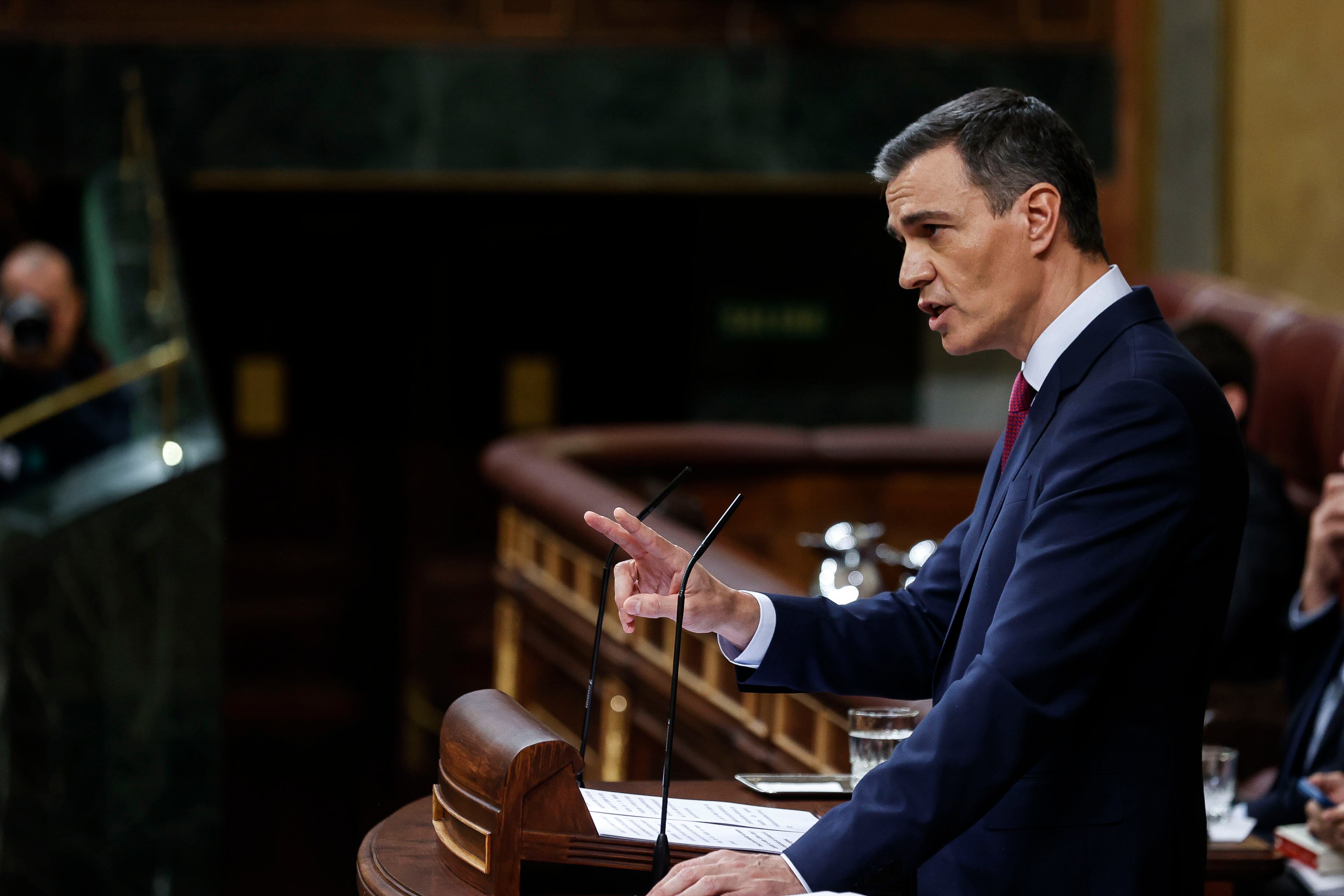 MADRID, 15/11/2023.- El presidente del Gobierno en funciones, Pedro Sánchez, se dirige a la Cámara en el primer día de su debate de investidura para exponer su nuevo programa de Gobierno y pedir la confianza a la Cámara para revalidar su mandato en la Moncloa, este miércoles, en Madrid. EFE/Javier Lizón