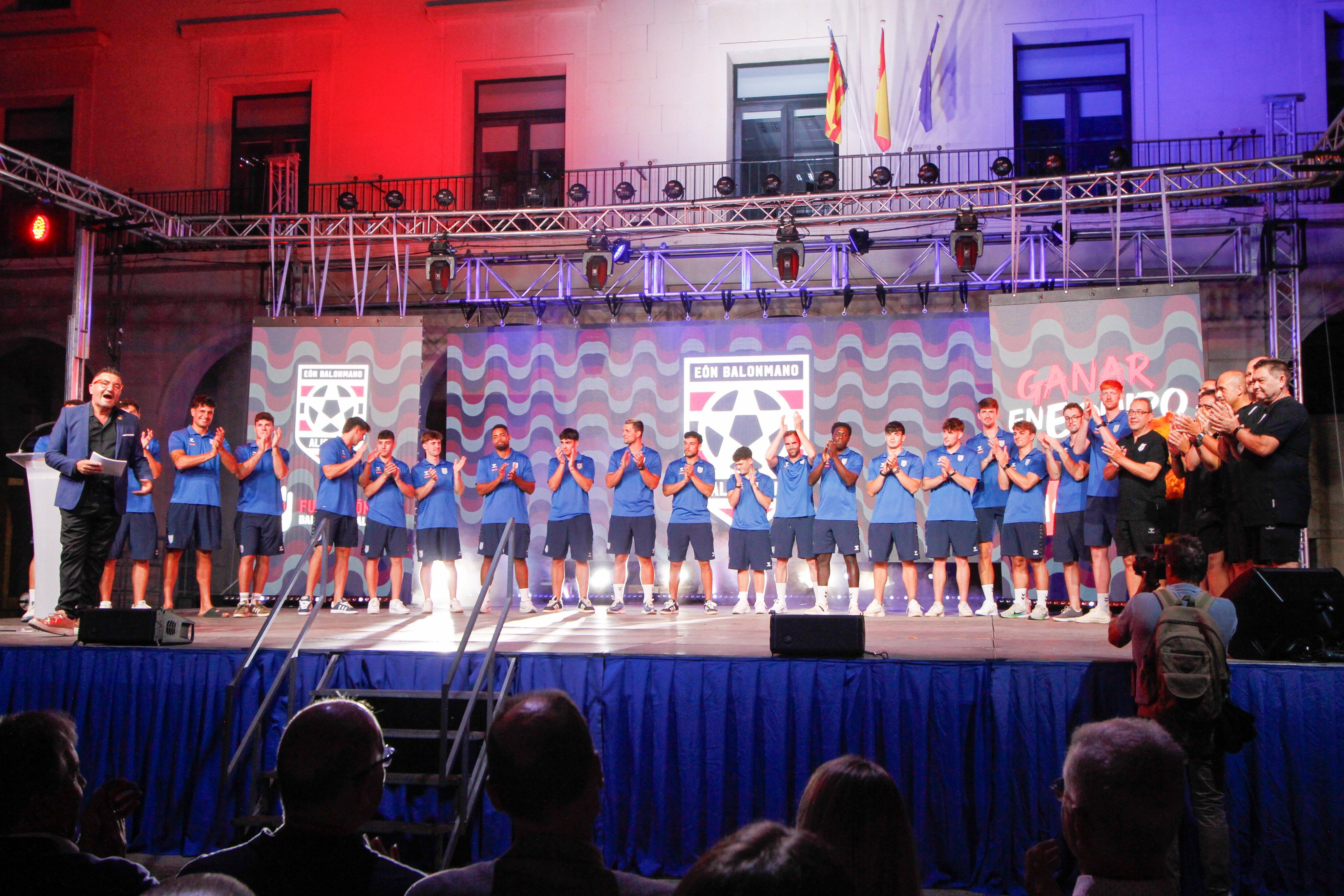 Presentación del Horneo Eón Alicante en la plaza del Ayuntamiento. Foto: Horneo Eón Alicante