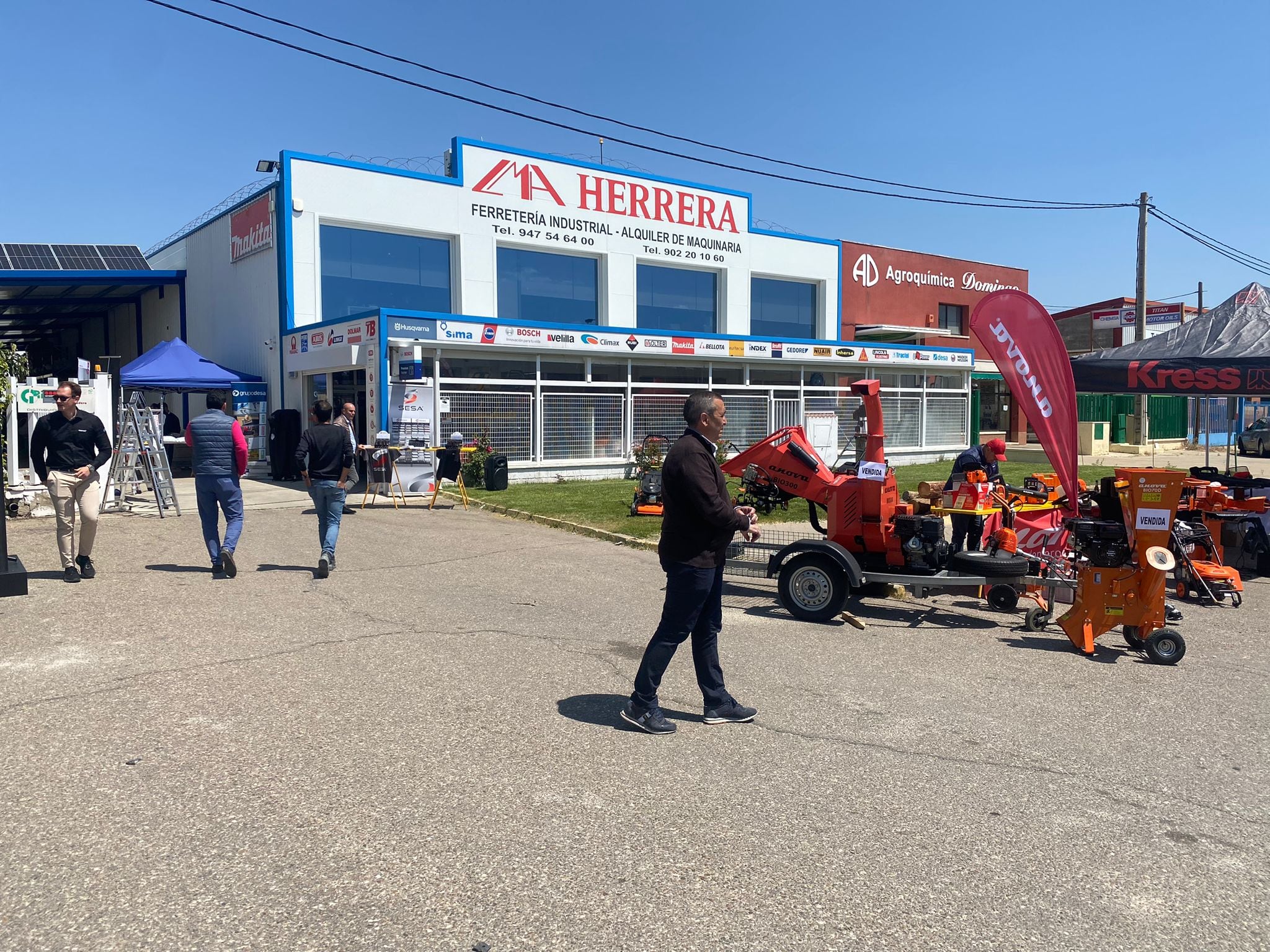 Puertas abiertas en Suministros Herrera