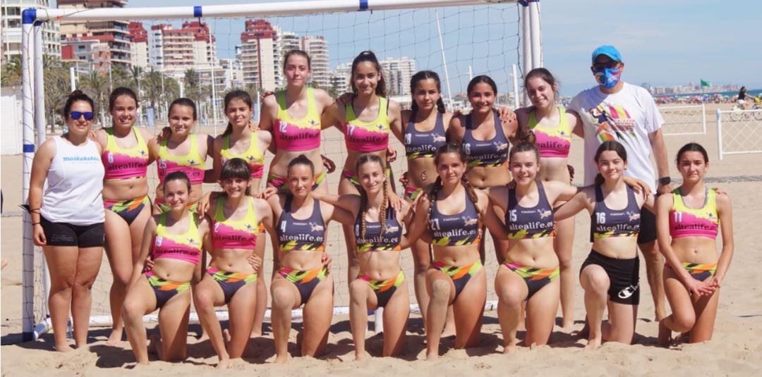 Equipos femeninos del Club Handbol Xàbia.