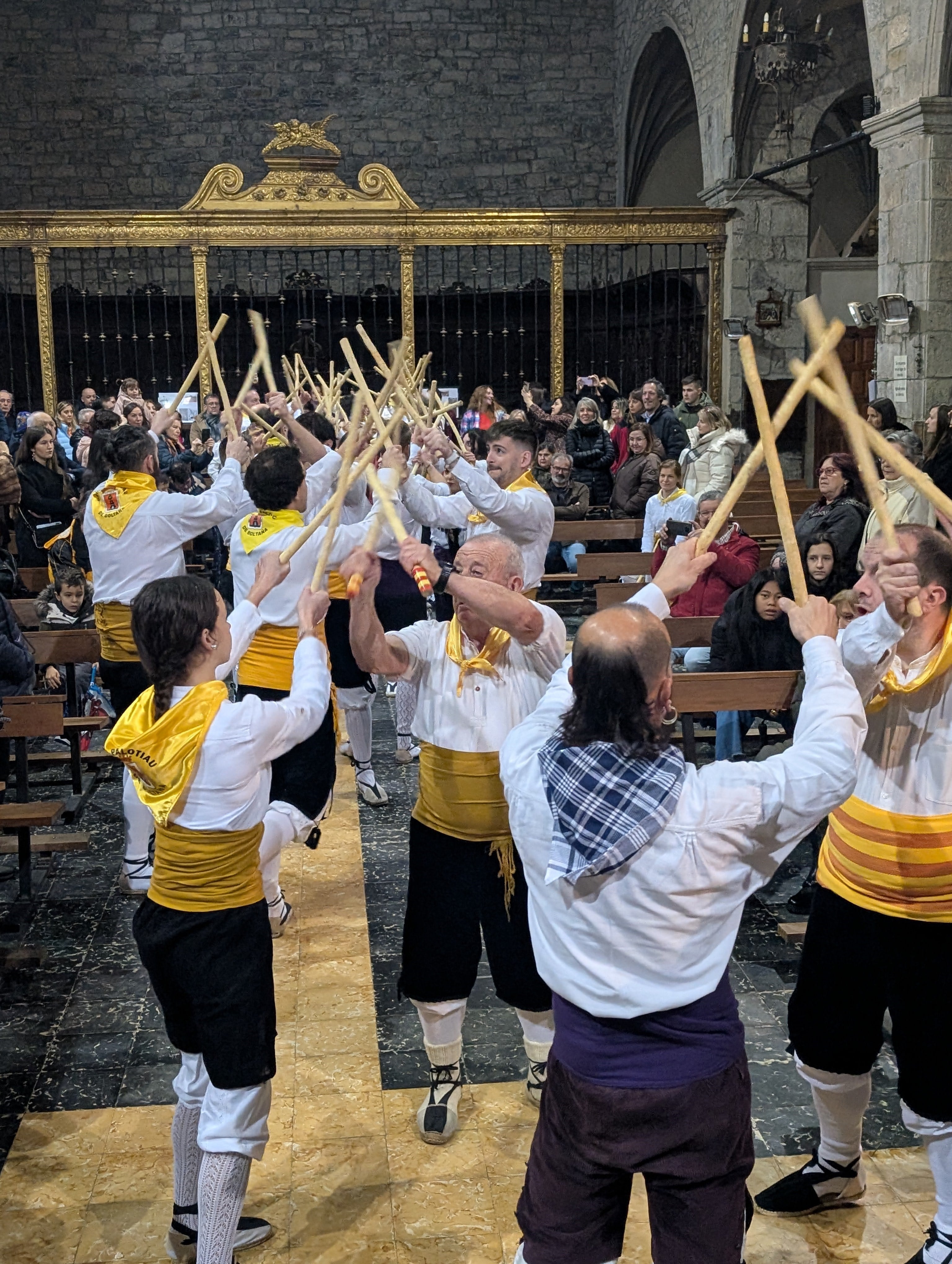 Este año se ha bailado el Palotiau de Boltaña en la Iglesia de San Pedro