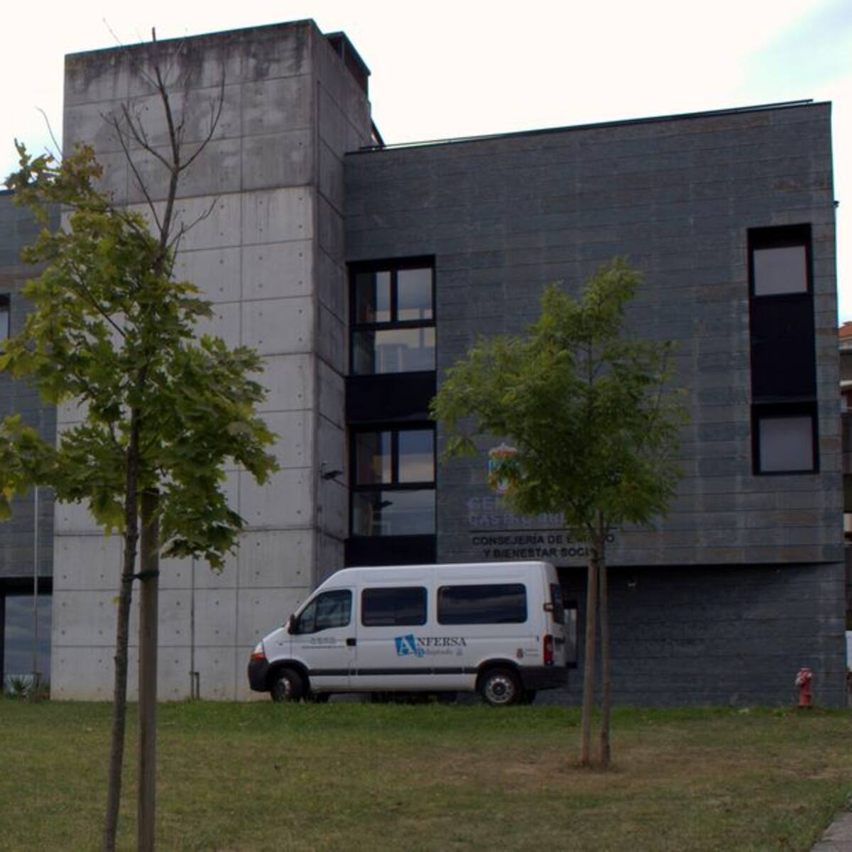 El Parlamento rechaza de forma unánime el cierre del centro de día de Castro Urdiales