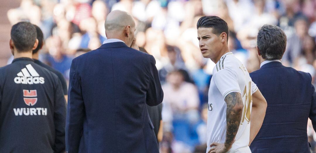 Zidane y James, durante un partido de la presente temporada