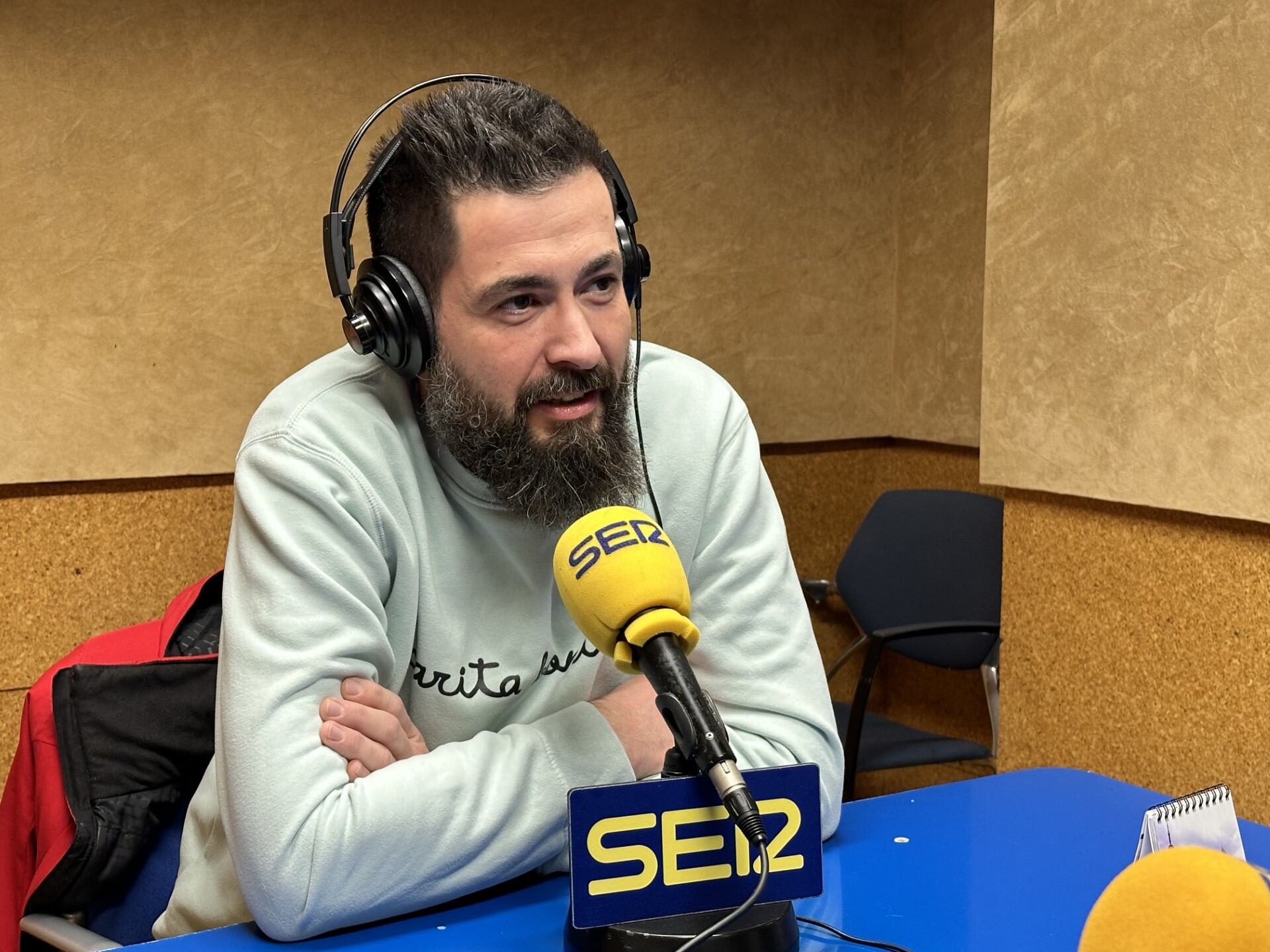 Raúl Bernal, responsable de Lapaca, en los estudios de Radio Huesca- Cadena SER