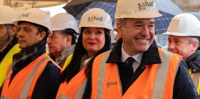 Lorena Orduna junto a Jorge Azcón en las obras del Centro de Salud de Perpetuo Socorro