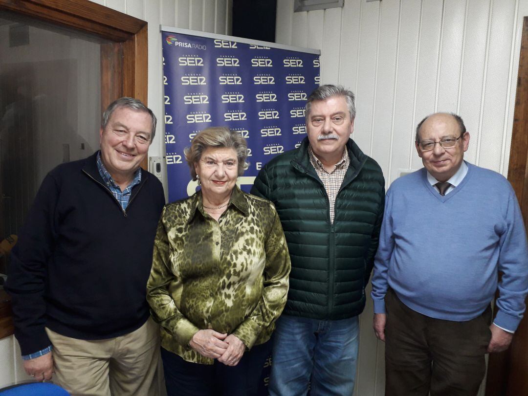 Francisco Portillo, María del Carmen del Castillo, Alfredo Catalán y Mariano Rodríguez en los estudios de Radio Linares Cadena SER