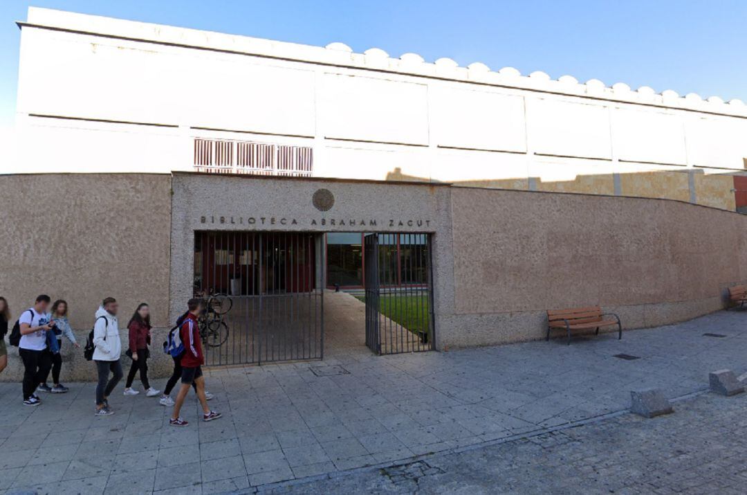 Entrada a la biblioteca de la USAL ''Abraham Zacut''.