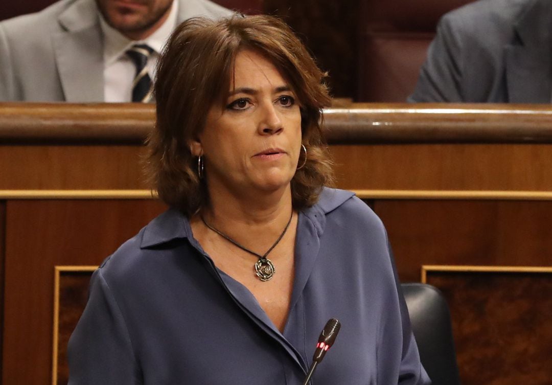 La ministra de Justicia,d., Dolores Delgado, durante su intervención en la sesión de control al Ejecutivo.