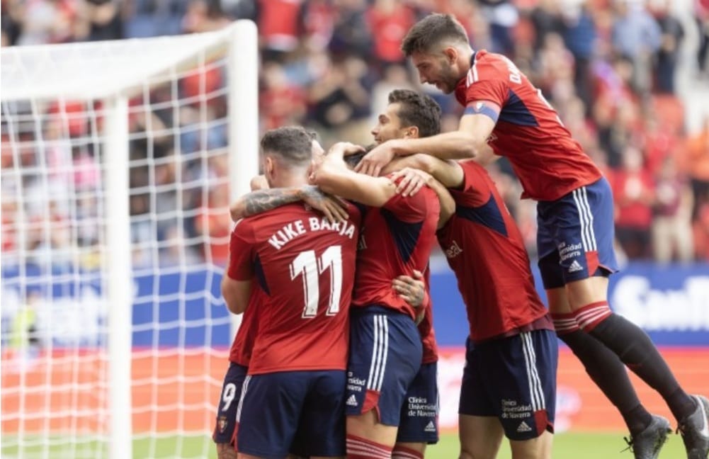 Los jugadores de Osasuna celebrando uno de los goles de la victoria ante el Valladolid en el Sadar