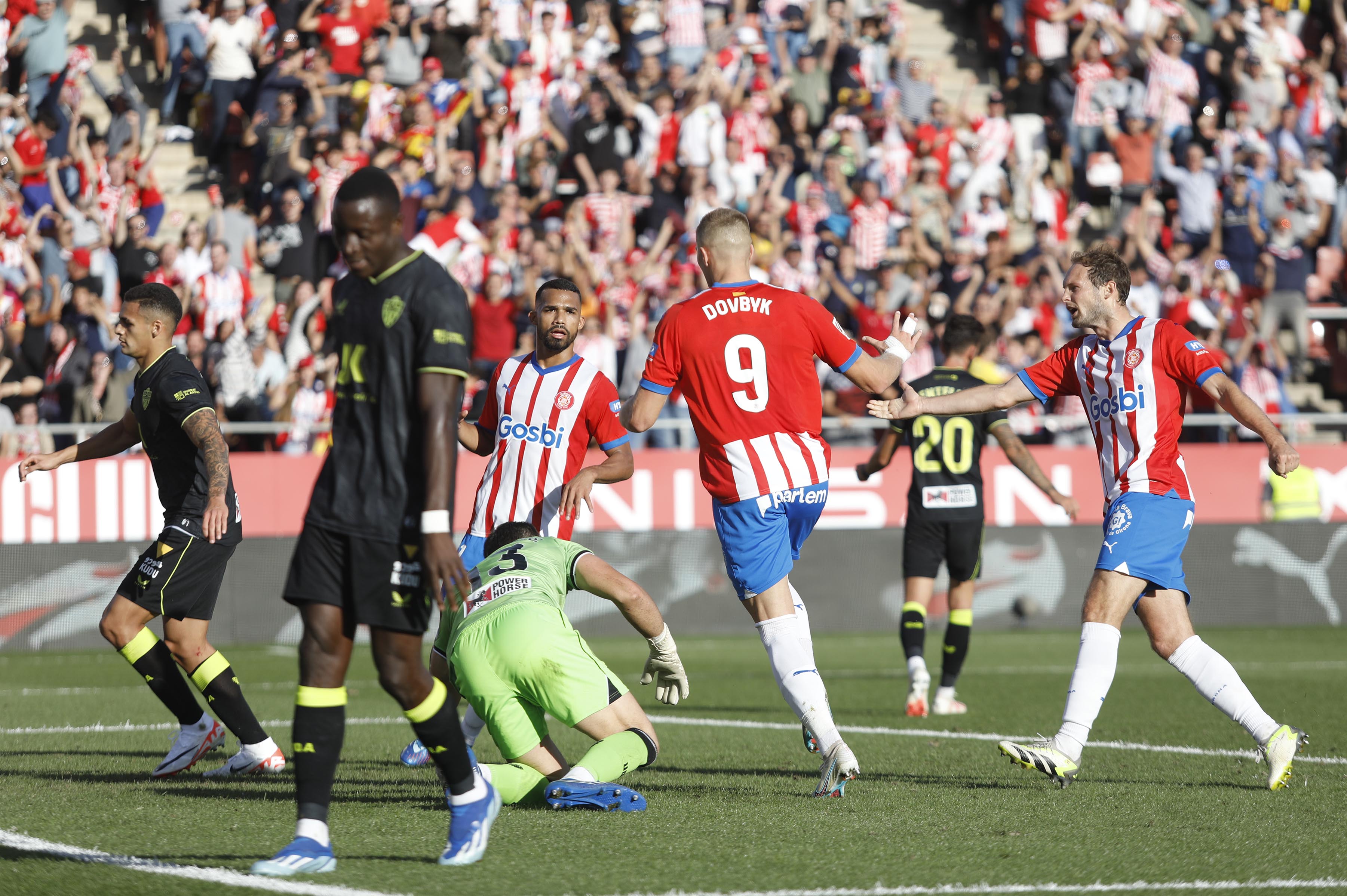 Artem Dovbyk es la referencia ofensiva del Girona, que remontó el 0-2 del Almería en la primera vuelta para ganar 5-2.