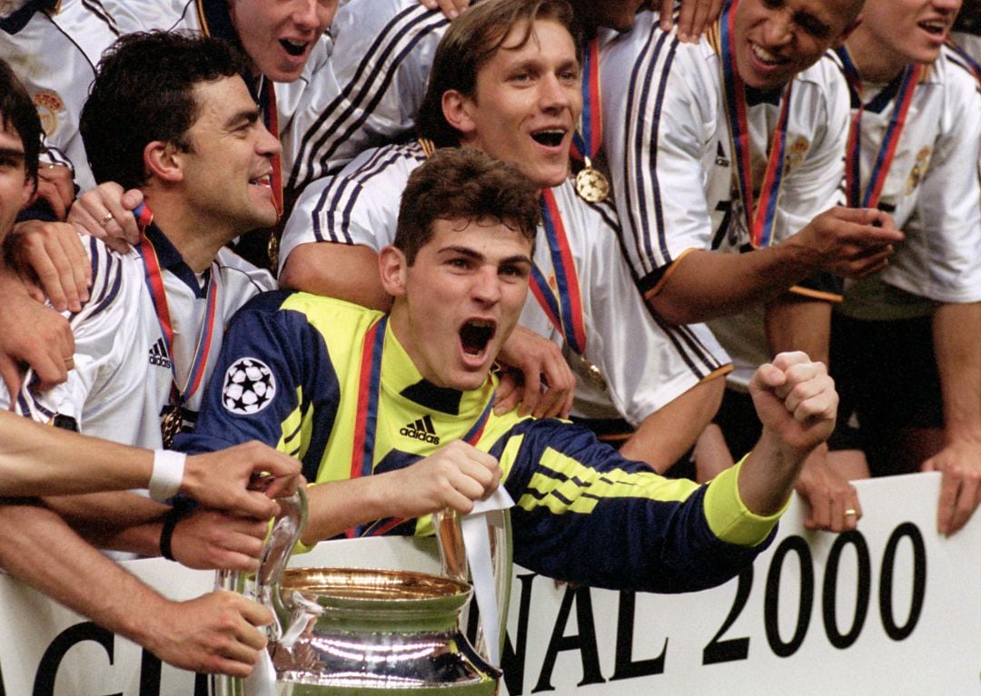 Iker Casillas celebra la Champions del 2000