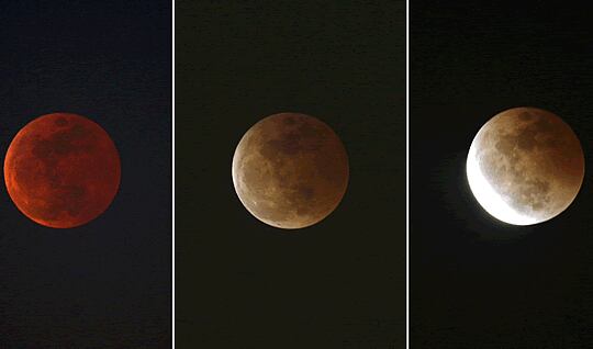 Tres momentos del eclipse lunar que se pudo ver ayer en España