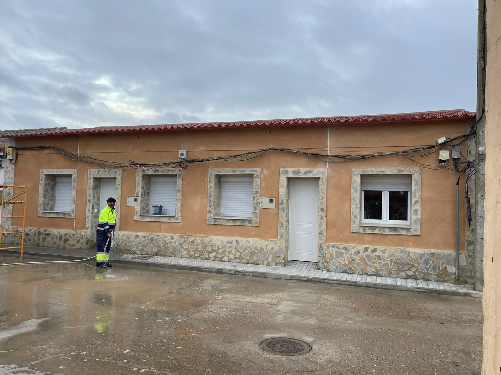 Fachada de las dos viviendas de alquiler social del Ayuntamiento de Bobadilla del Campo