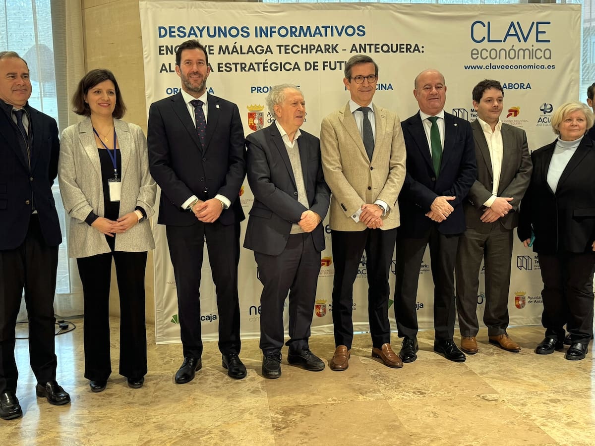 Antequera y la Junta impulsan la alianza estratégica entre el Puerto Seco y Málaga TechPark