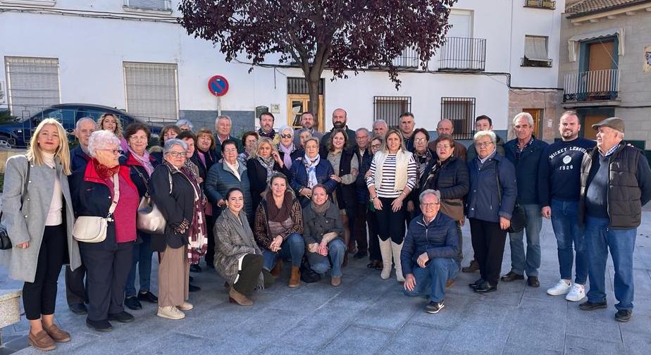 Asistentes a la reunión mantenida por el PSOE en Chilluévar sobre la Ley de Dependencia.