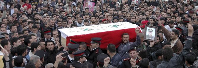 Funeral del policía Simon Issa, en la provincia de Homs (Siria)