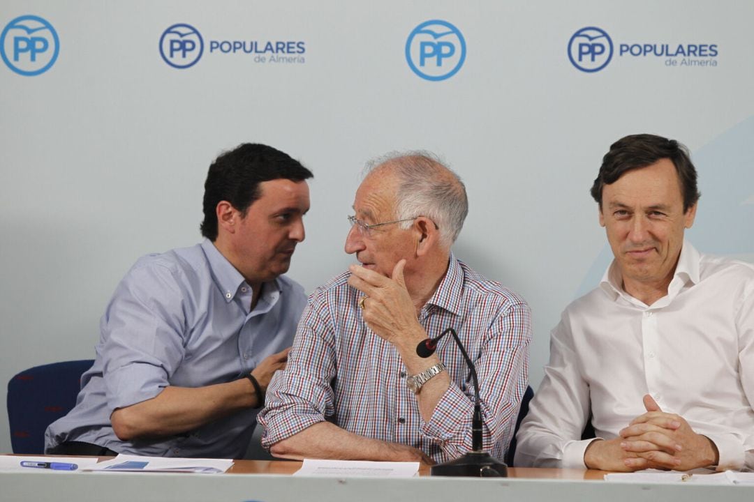 Javier A. García no repetirá de número 1 del PP al Congreso. Hernando podría encabezar la lista a la cámara baja por Almería y Luis Rogelio Rodríguez encabezar la lista al Senado.