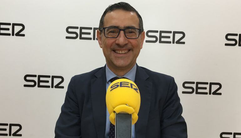 El nuevo rector de la Universidad de Murcia, José Luján, ha sido entrevistado en el programa Hoy por hoy