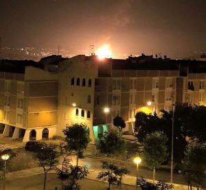 Imatge de la flama provocada pel trencament de la canonada.