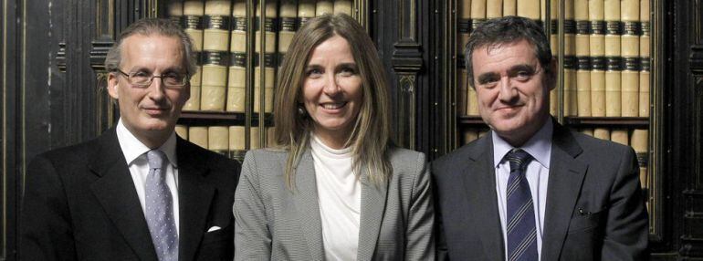 Antonio Álvarez-Buylla (a la izquierda), junto a los otros dos suplentes del Consejo General del Poder Judicial elegidos por el Senado.