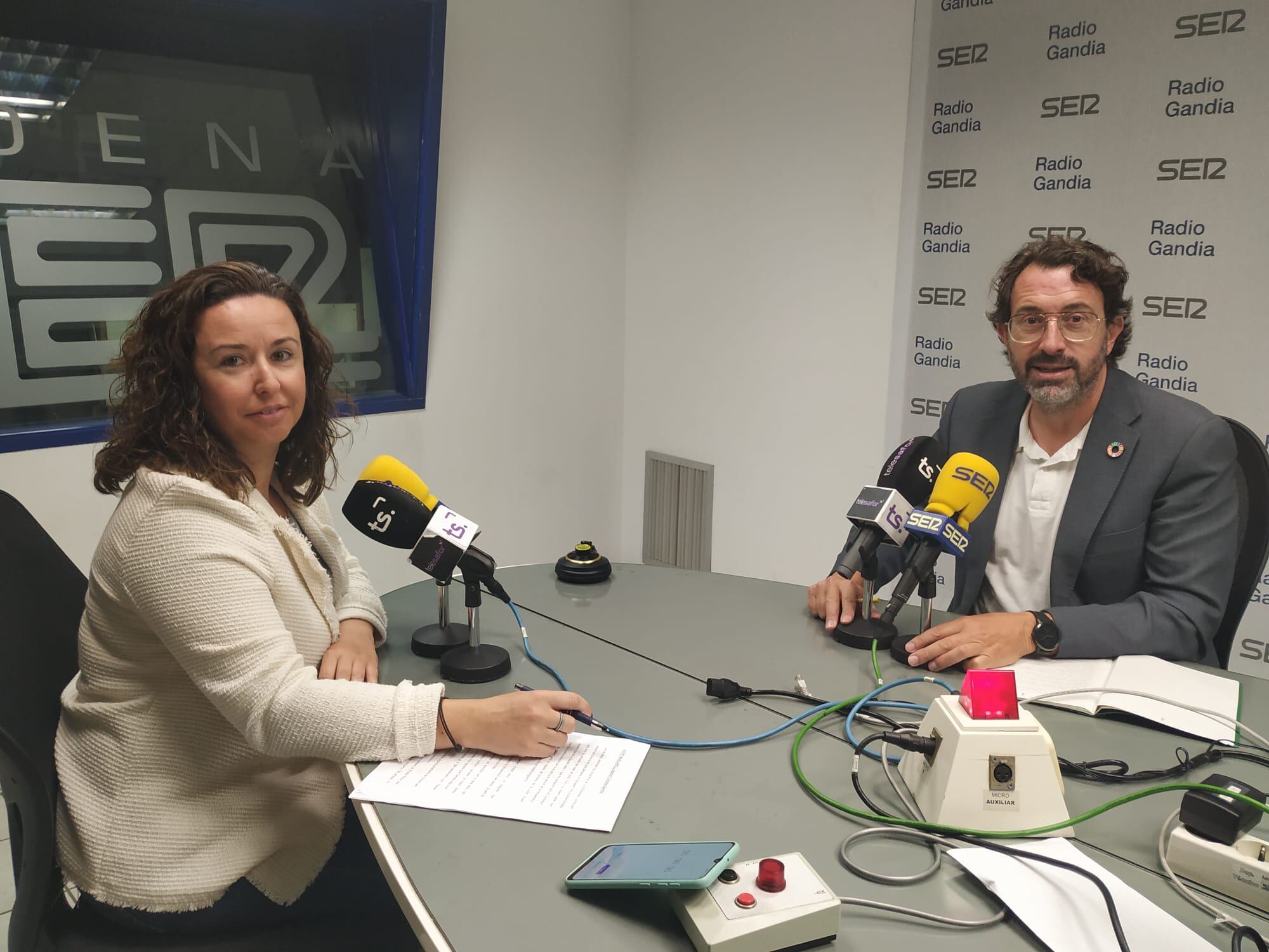 El concejal de Turismo de Gandia, Vicent Mascarell en los estudios de Radio Gandia SER.