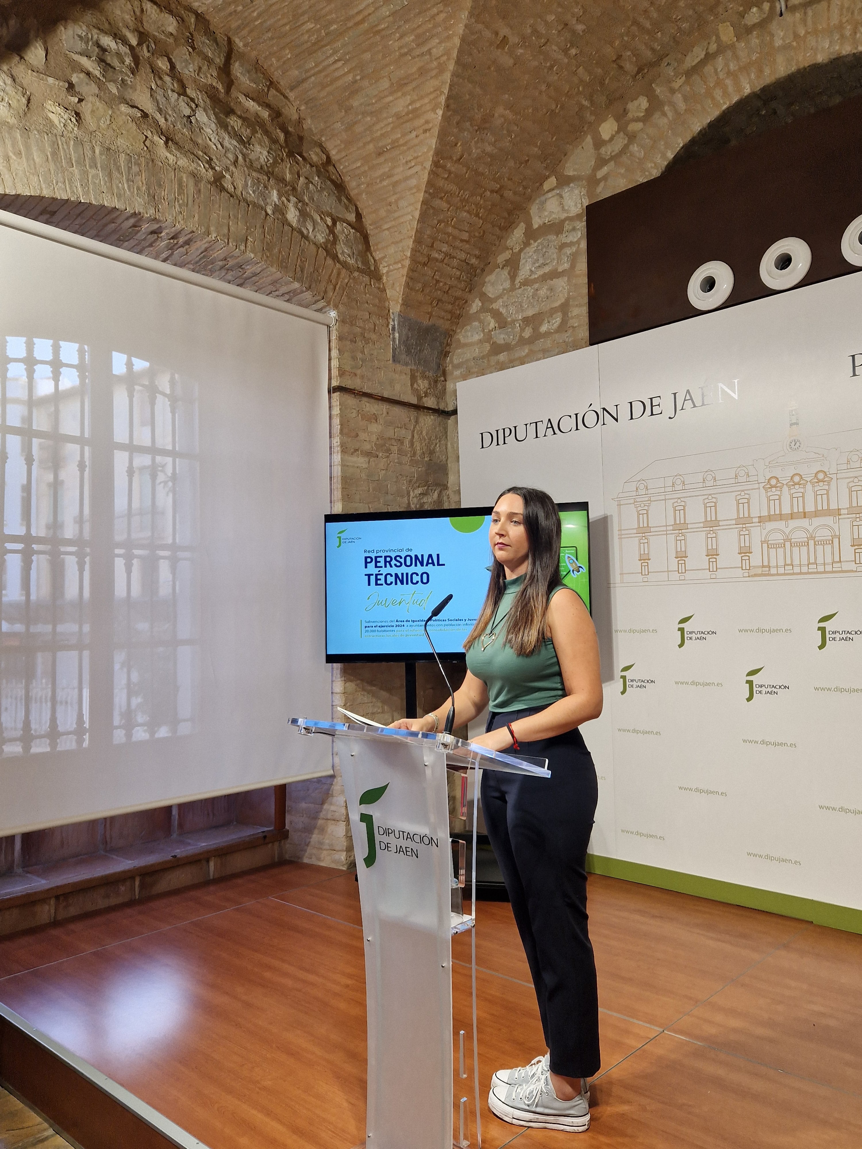 La diputada de Igualdad y Juventud, María Dolores Ruiz, informa sobre la convocatoria de subvenciones para la incorporación del personal técnico de juventud en ayuntamientos de la provincia.