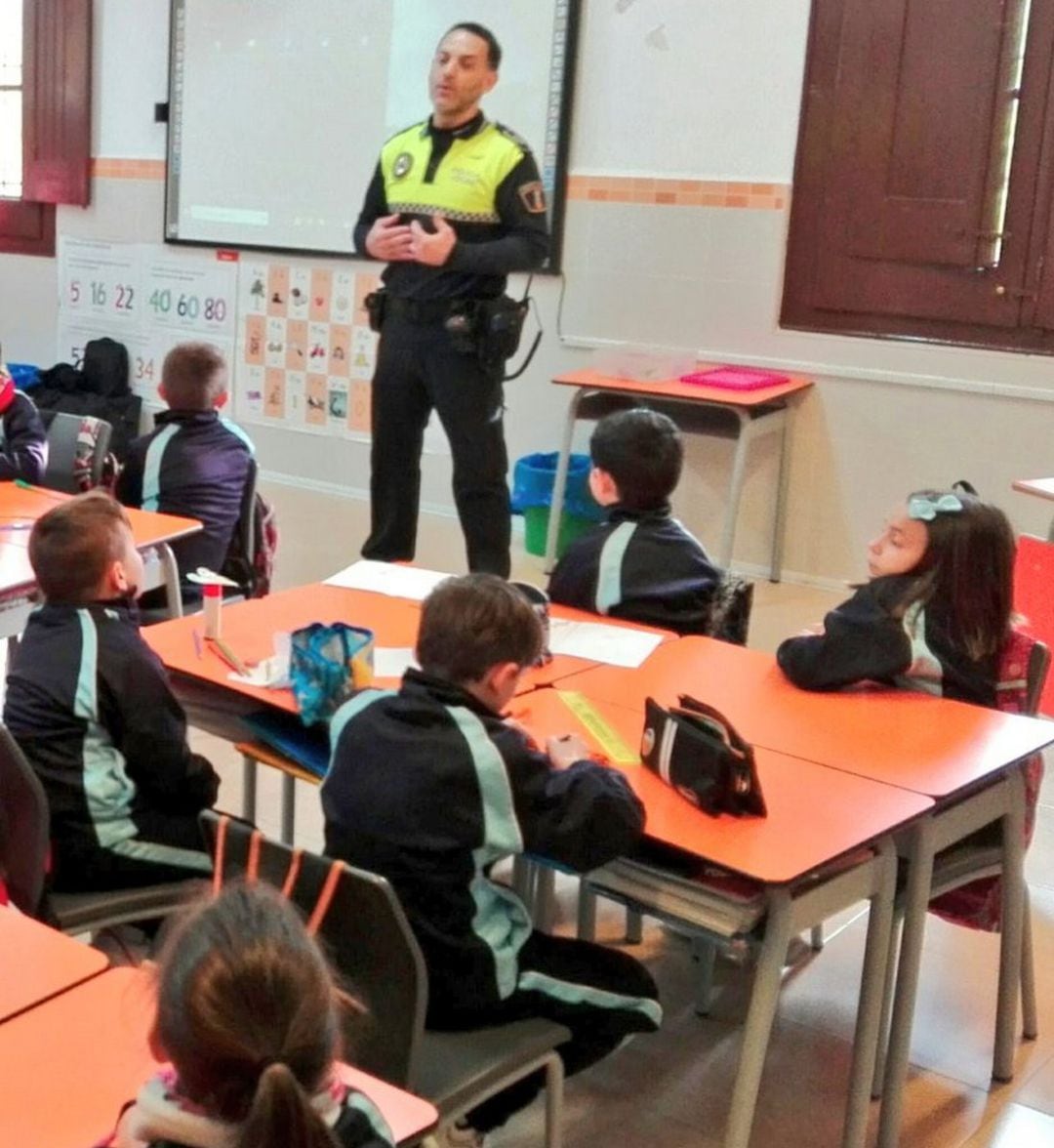 Clase de educación vial en el colegio Borja Jesuitas 