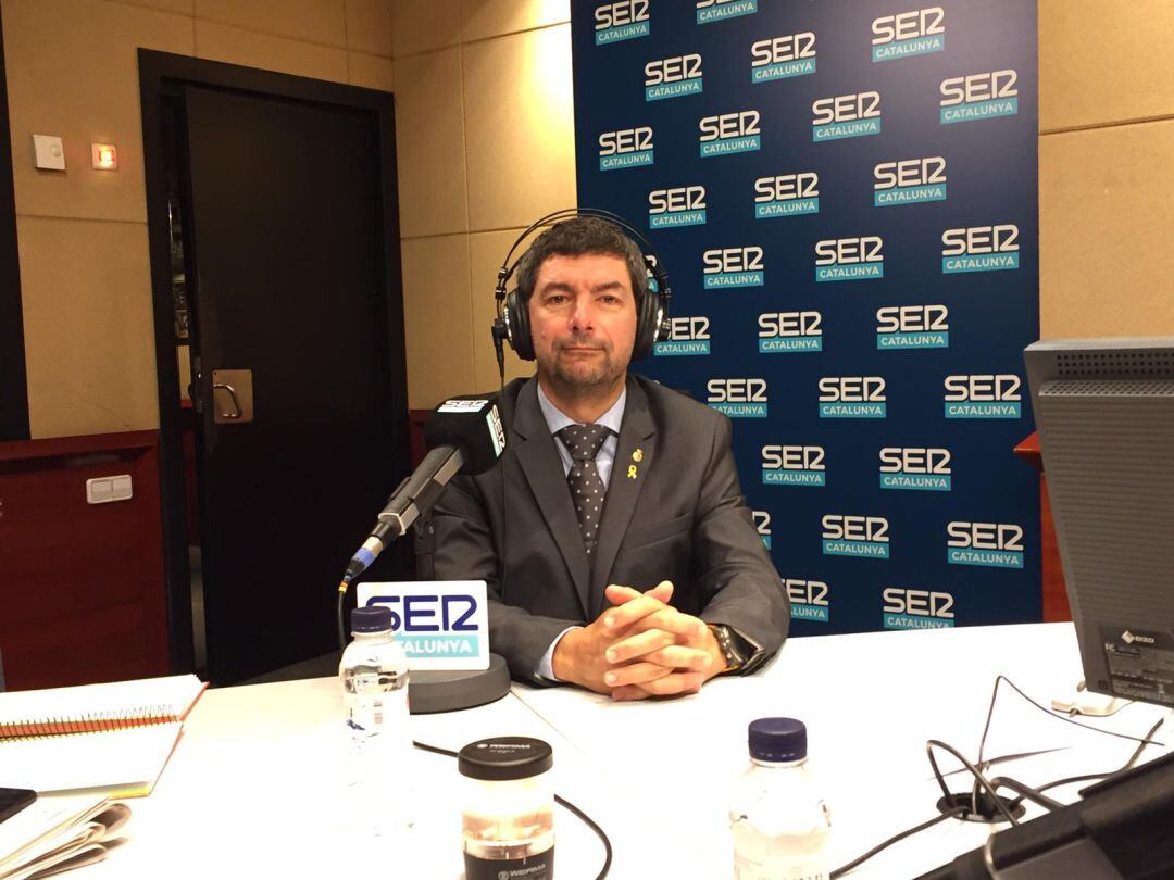 Joan Canadell als estudis de Ràdio Barcelona