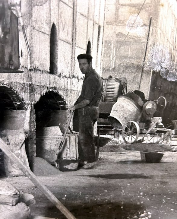Trabajos de construcción de los depósitos de la Cooperativa Comarcal Somontano Sobrarbe 1964. Foto: Bodega Pirineos