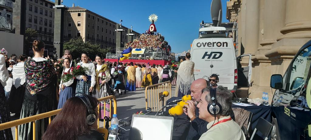 Hoy por Hoy, en directo, a pie de Ofrenda en la Plaza del Pilar