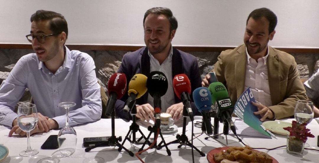 Pablo Ruz junto a José Navarro.