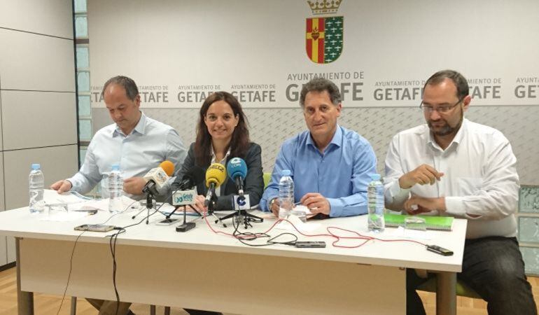 Sara Hernández junto a varios de sus ediles