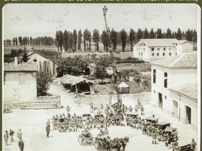Los bomberos frente a la casa