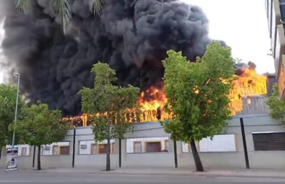 Incendio en las naves de la SAFA de Andújar