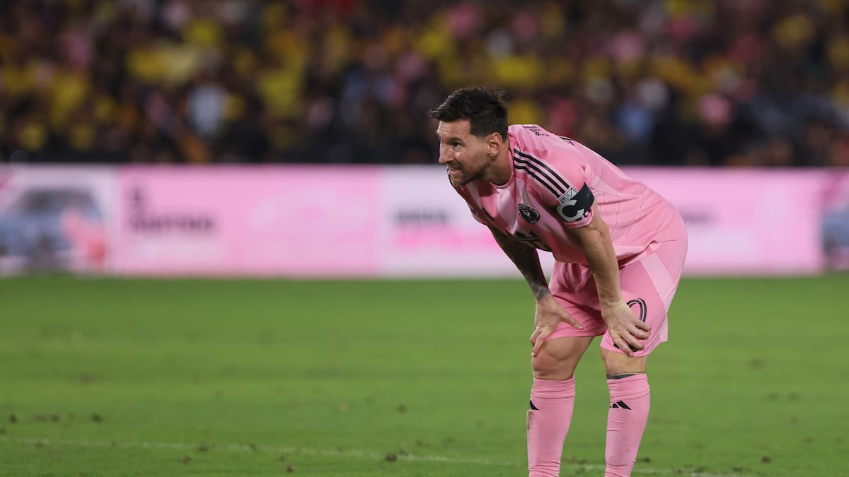 Messi sufre una distensión muscular en el isquiotibial izquierdo y Argentina está pendiente de cara a la Finalissima