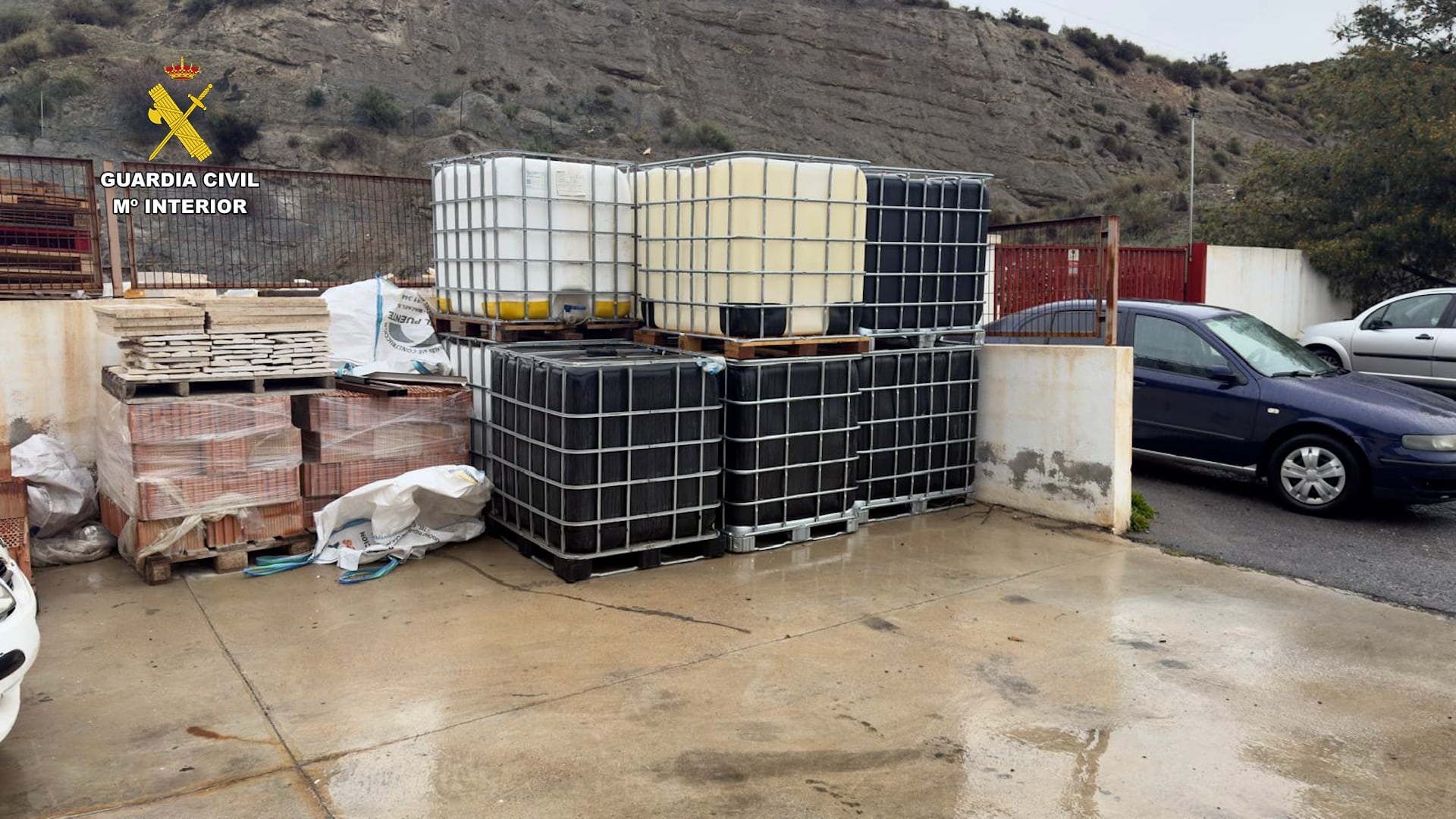 La operación se ha saldado con 15 detenidos y un fraude que supera los 196.000 euros, además de la recuperación de 18.000 litros de gasoil