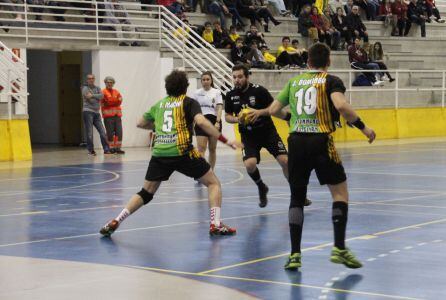 José Andrés Marco encara a la defensa