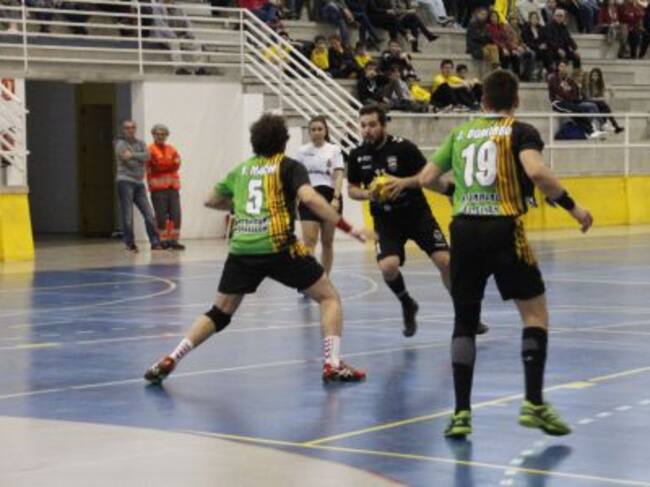 José Andrés Marco encara a la defensa