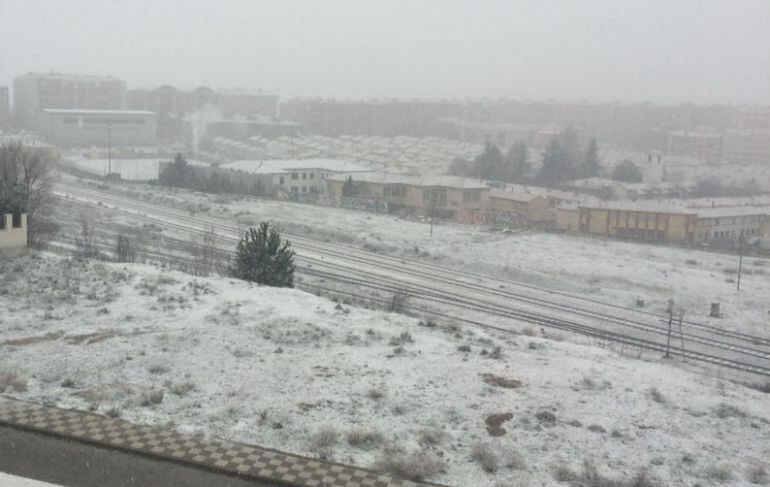 La ciudad ha quedado cubierta con un manto blanco