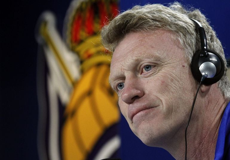 GRA179 SAN SEBASTIÁN, 24/04/2015.- El entrenador de la Real Sociedad, David Moyes, durante la rueda de prensa que ha ofrecido hoy en el estadio de Anoeta de San Sebastián previa al partido que su equipo juega hoy en Anoeta frente al Villarreal. EFE/Javier Etxezarreta.