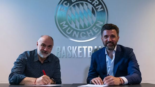 Pablo Laso firmando su contrato