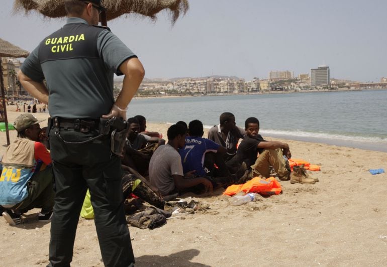 Llegada reciente de una patera a una playa de Melilla EFE F.G. Guerrero