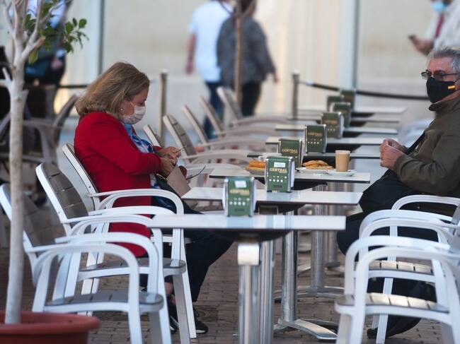 Consumidores de terrazas, bares y cafeterías.