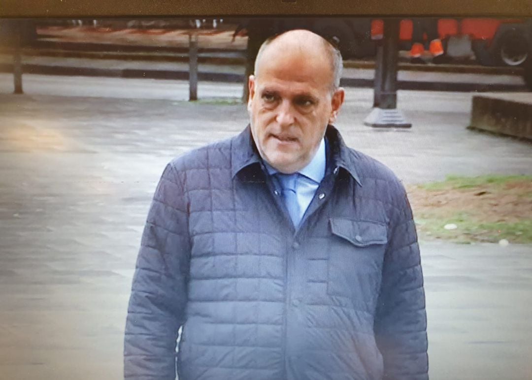 Javier Tebas, presidente de La Liga, en su entrada al Palacio de Justicia de Navarra, donde declara como testigo en el Caso Osasuna