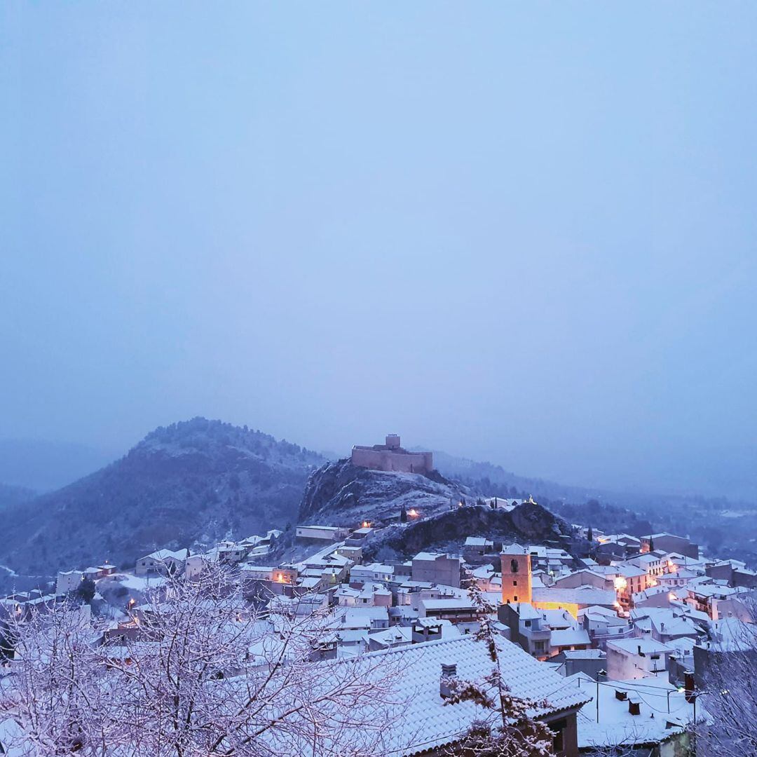 El temporal tiñe de blanco La Manchuela